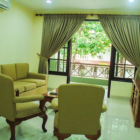 Aparthotel Country Woods Jakarta Cilandak  Exterior foto