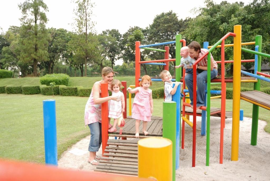 Aparthotel Country Woods Jakarta Cilandak  Exterior foto